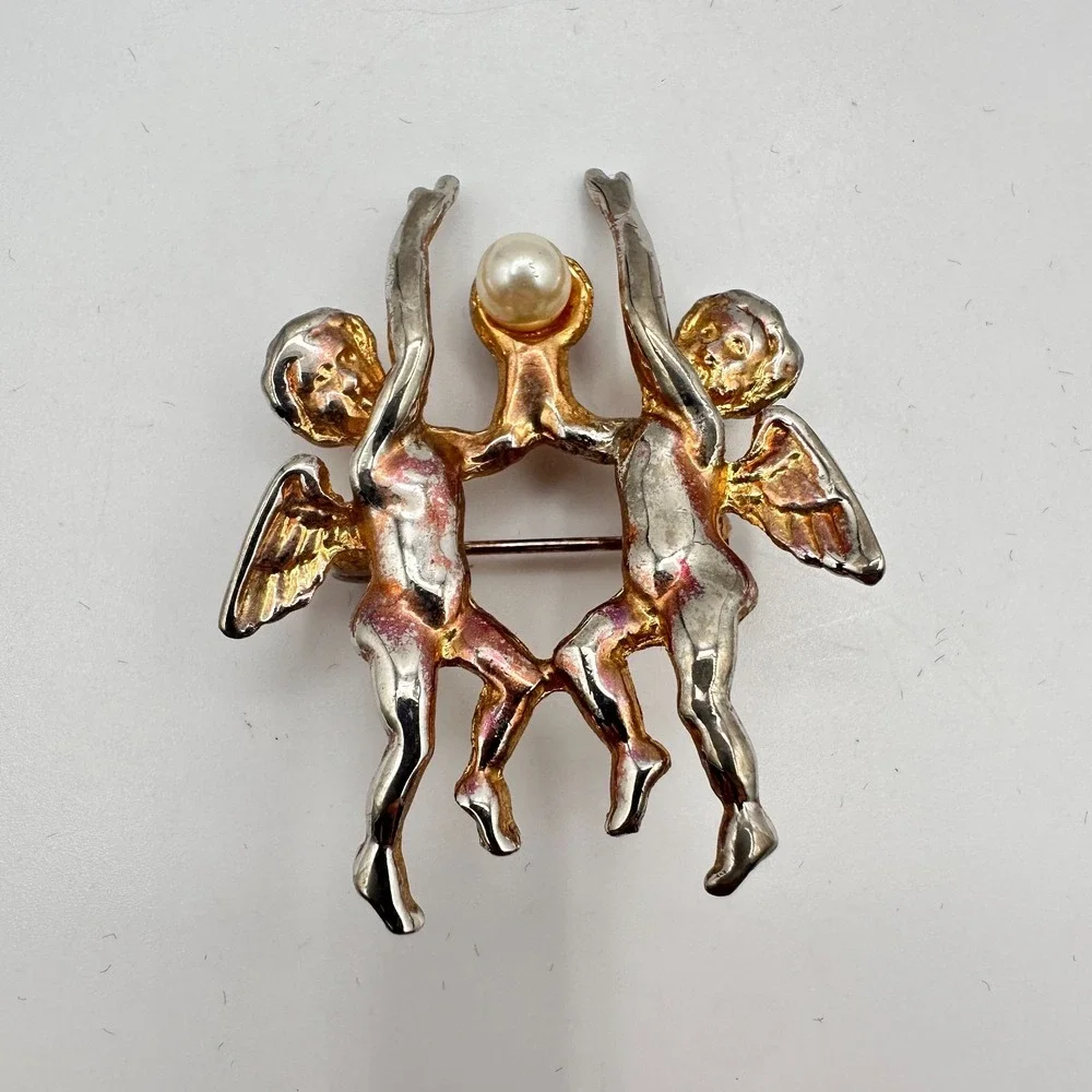 Vintage Y2K Gold Tone Cherub Angel Brooch Pin with Faux Pearls